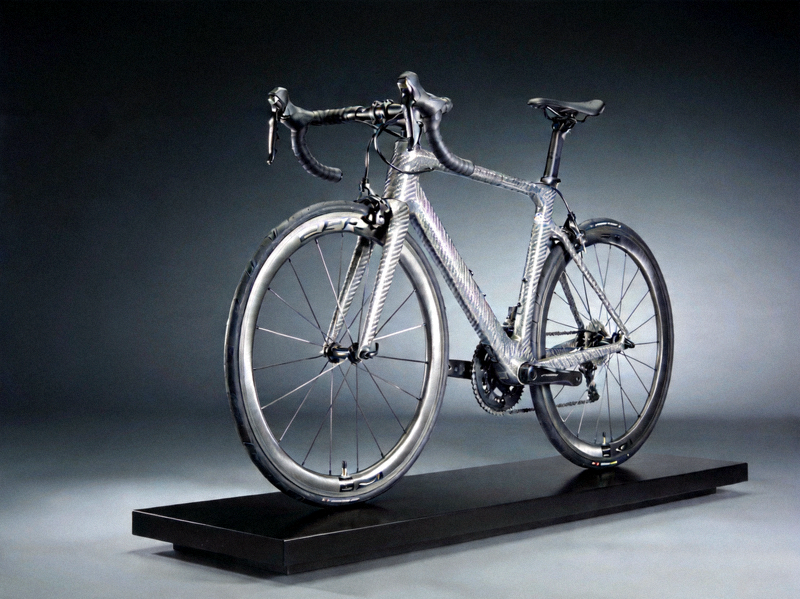 高端碳纤维竞赛级公路自行车，超轻车身